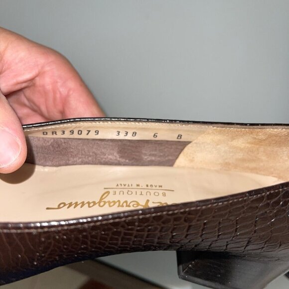 Salvatore Ferragamo Womens Pumps Size 6 Brown Vara Bow Croc Embossed Leather - Picture 8 of 8